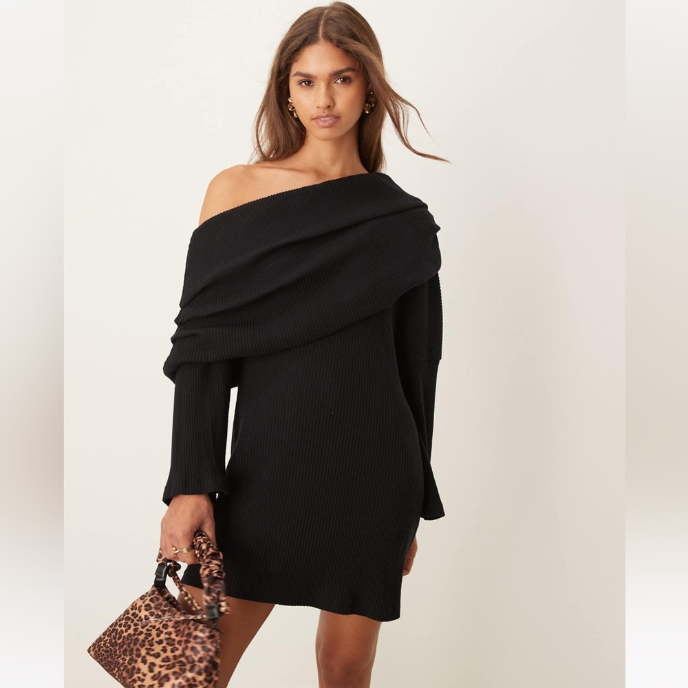 Off shoulder ribbed mini dress